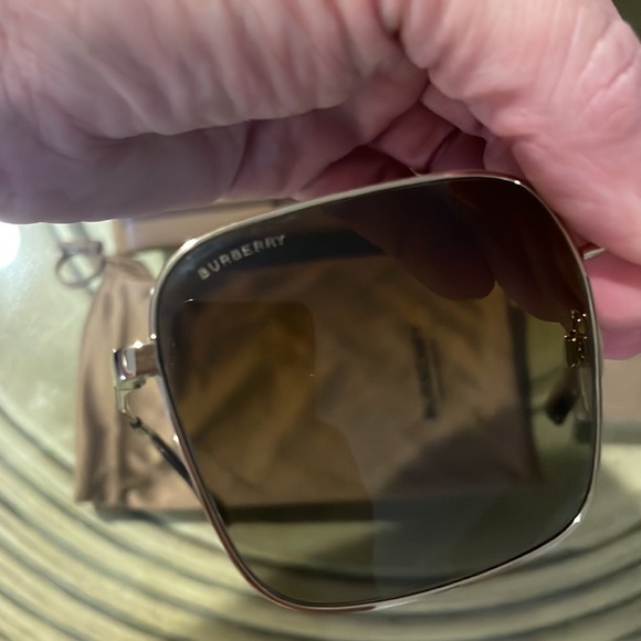 Burberry sunglasses - Picture 4 of 14